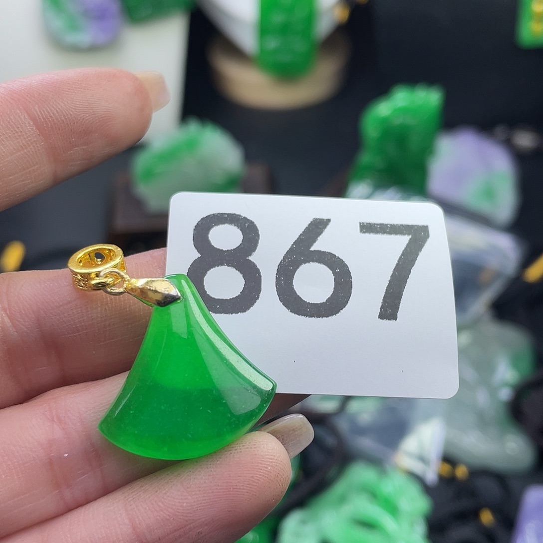 翡翠未镶嵌吊坠(赠链)