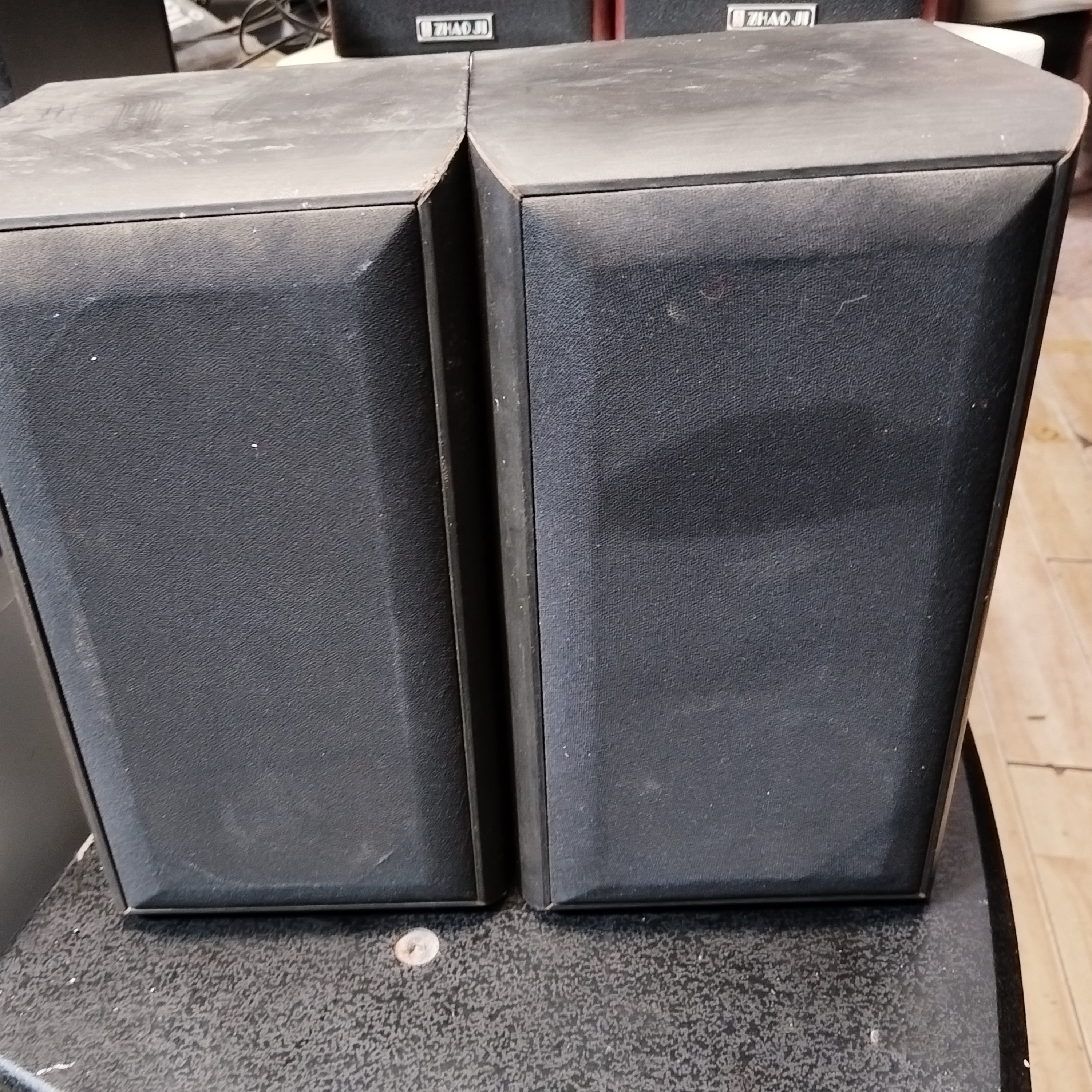 8新  小书架箱一对，成色如图，不包邮费，不支持七天无理由退货