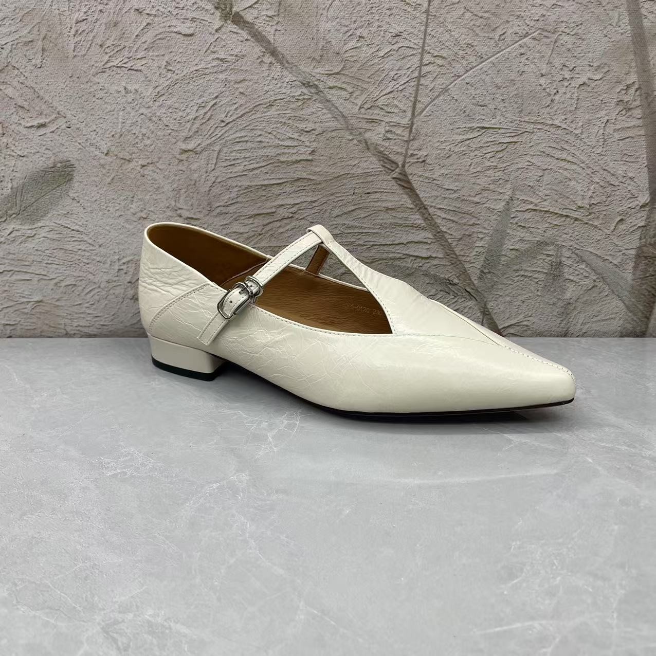 单鞋女 (牛皮) 13065-9120（孤品）b区35码