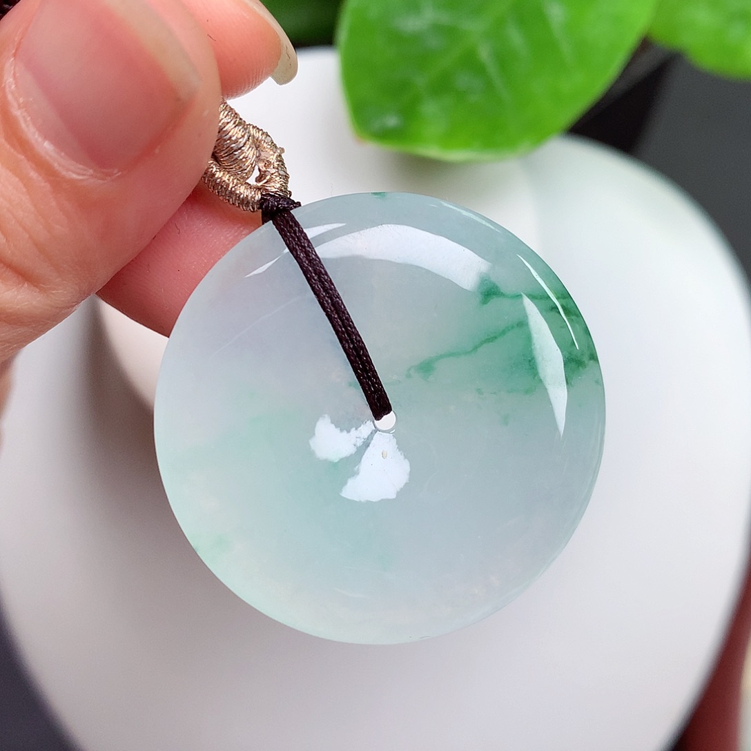 翡翠未镶嵌颈饰平安扣