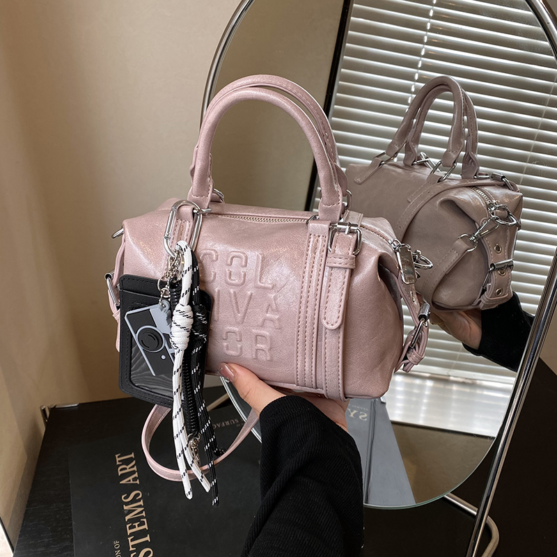 保龄球手提包包女式2024年冬季流行休闲百搭单肩包复古斜挎小方包