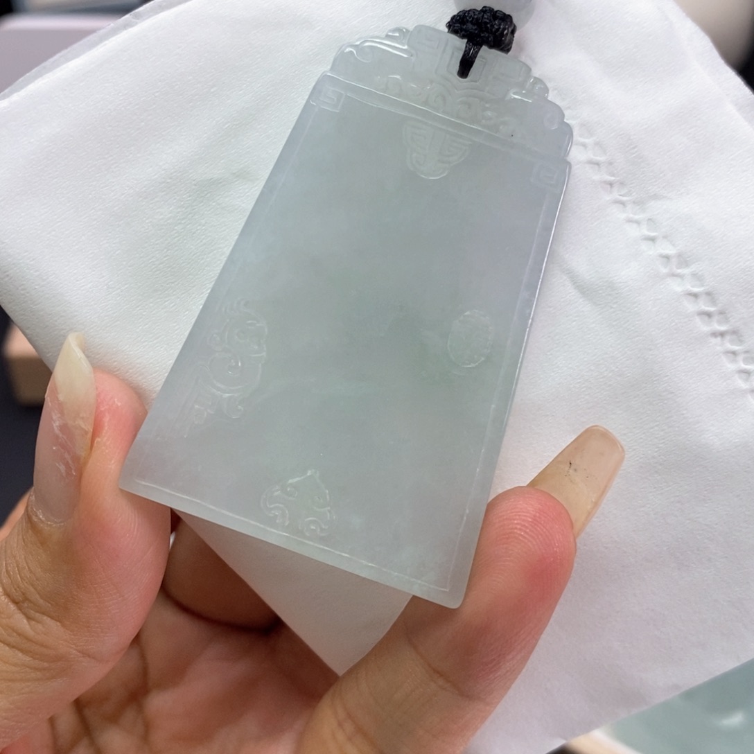 翡翠挂件未镶嵌翡翠