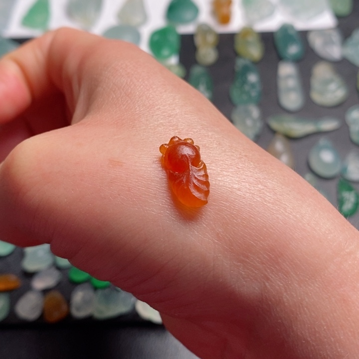 定制翡翠未镶嵌鱼