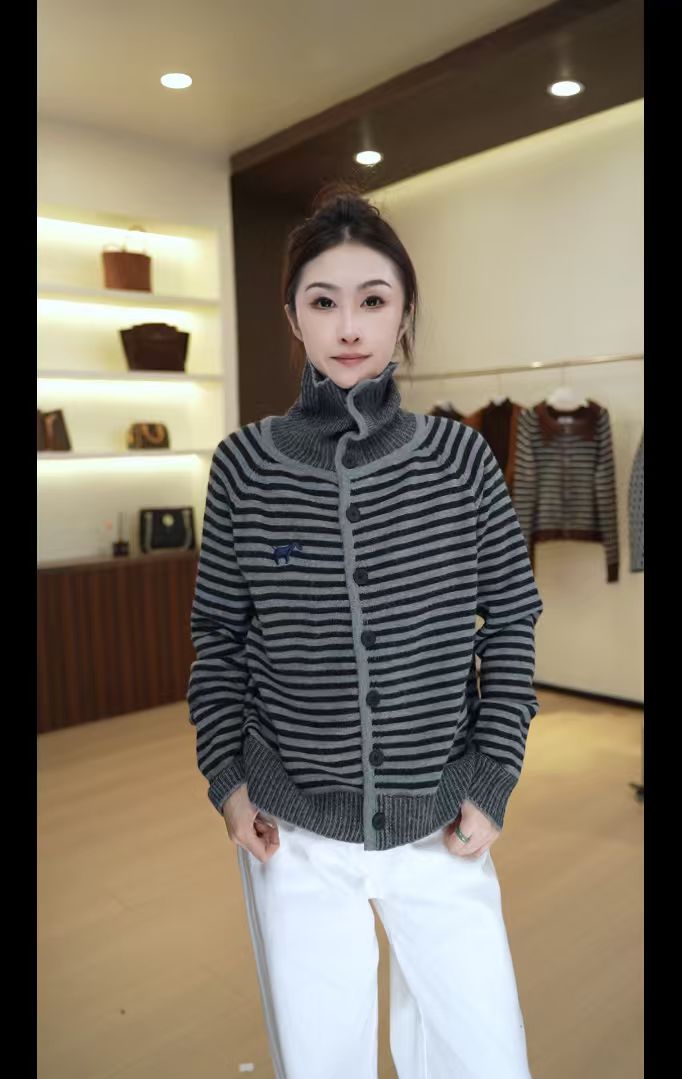 7513秋冬时尚立领条纹刺绣宽松休闲针织衫