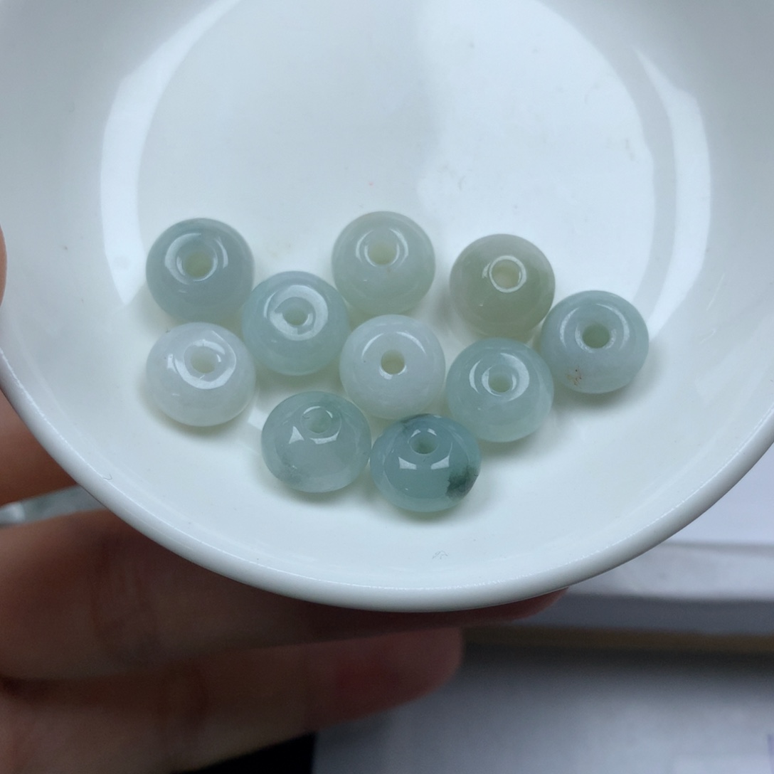 翡翠颈饰未镶嵌卡6✖️10。鼓珠。 10颗。
