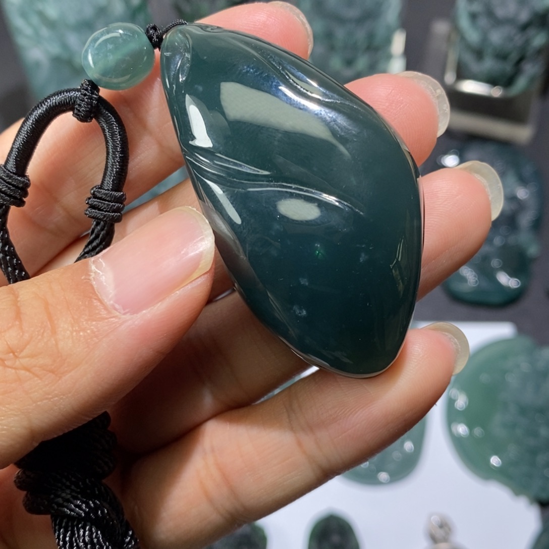 定制翡翠未镶嵌随形胶块