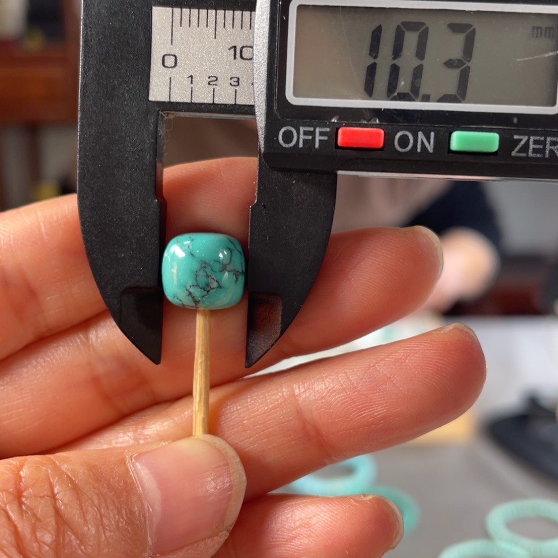 绿松石颈饰未镶嵌