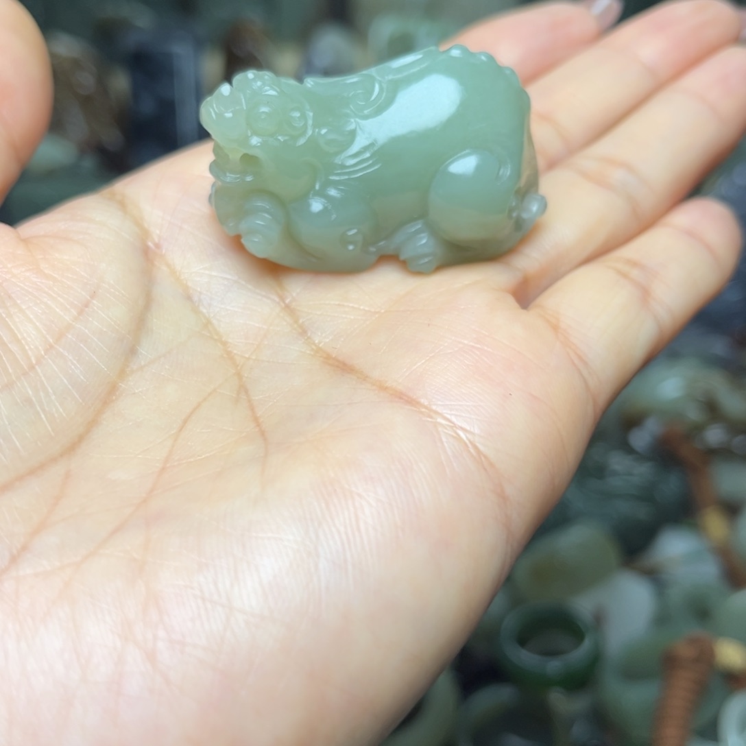 和田玉颈饰未镶嵌百****?