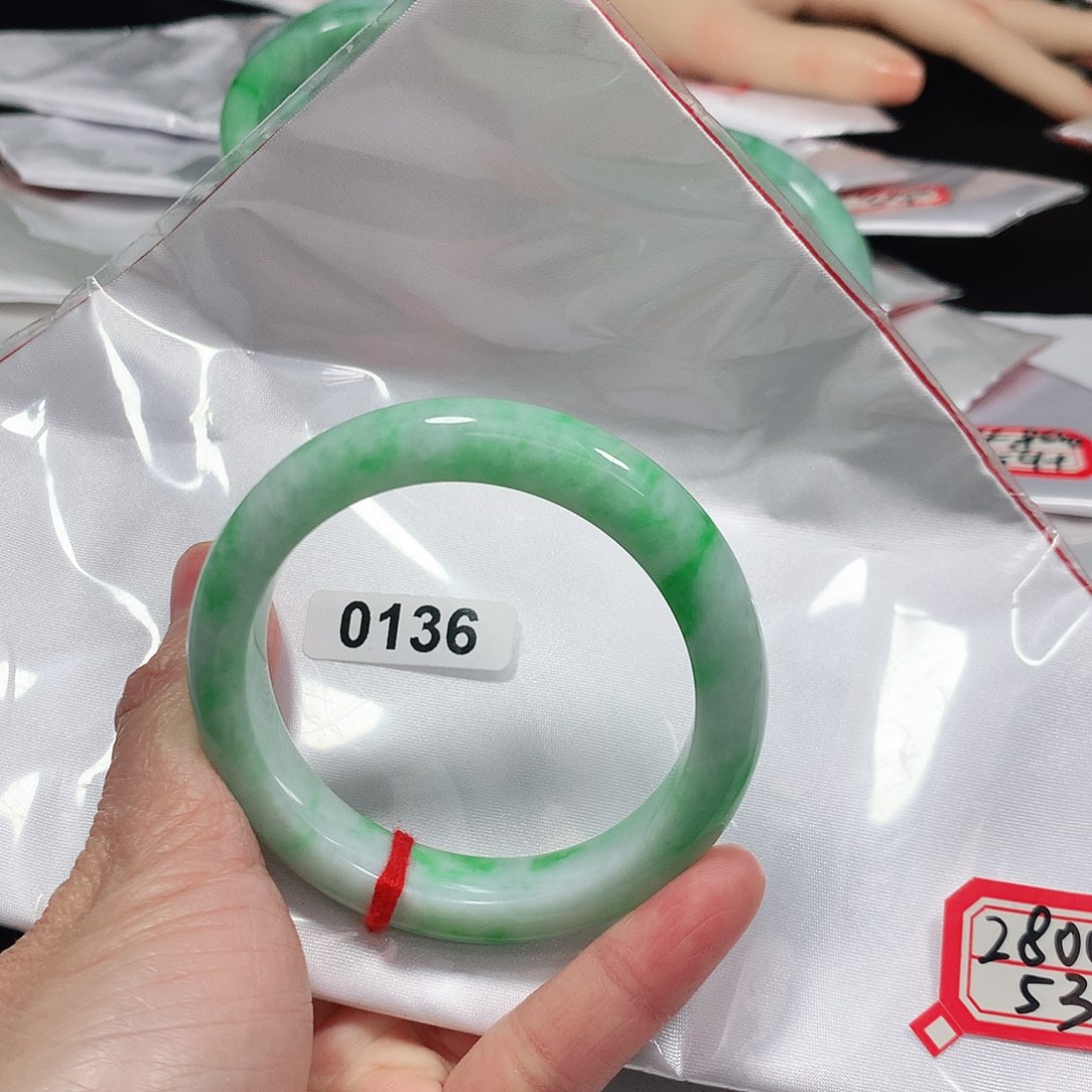 翡翠手镯未镶嵌天然缅甸A货翡翠手镯