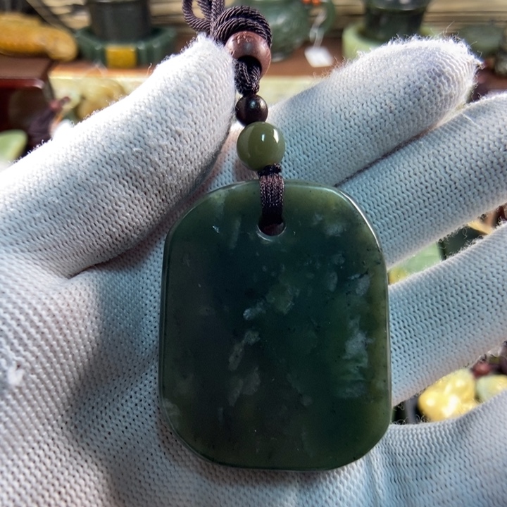 未镶嵌透闪石质玉把件