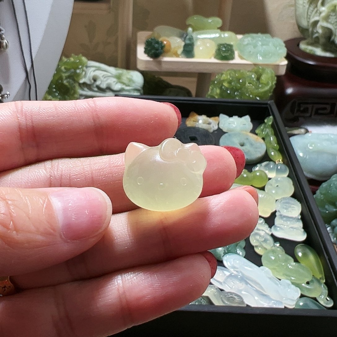 蛇纹石玉颈饰未镶嵌