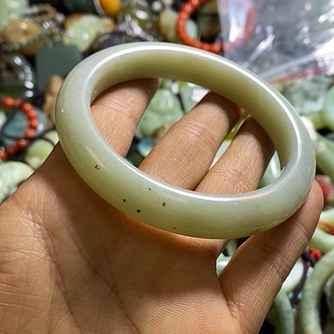 岫玉手镯未镶嵌60口径