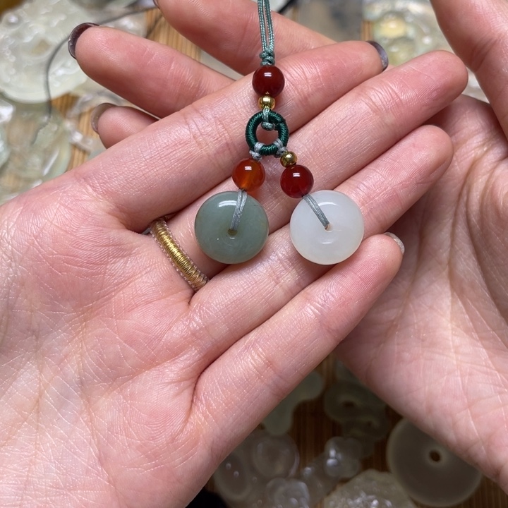 蛇纹石玉颈饰未镶嵌