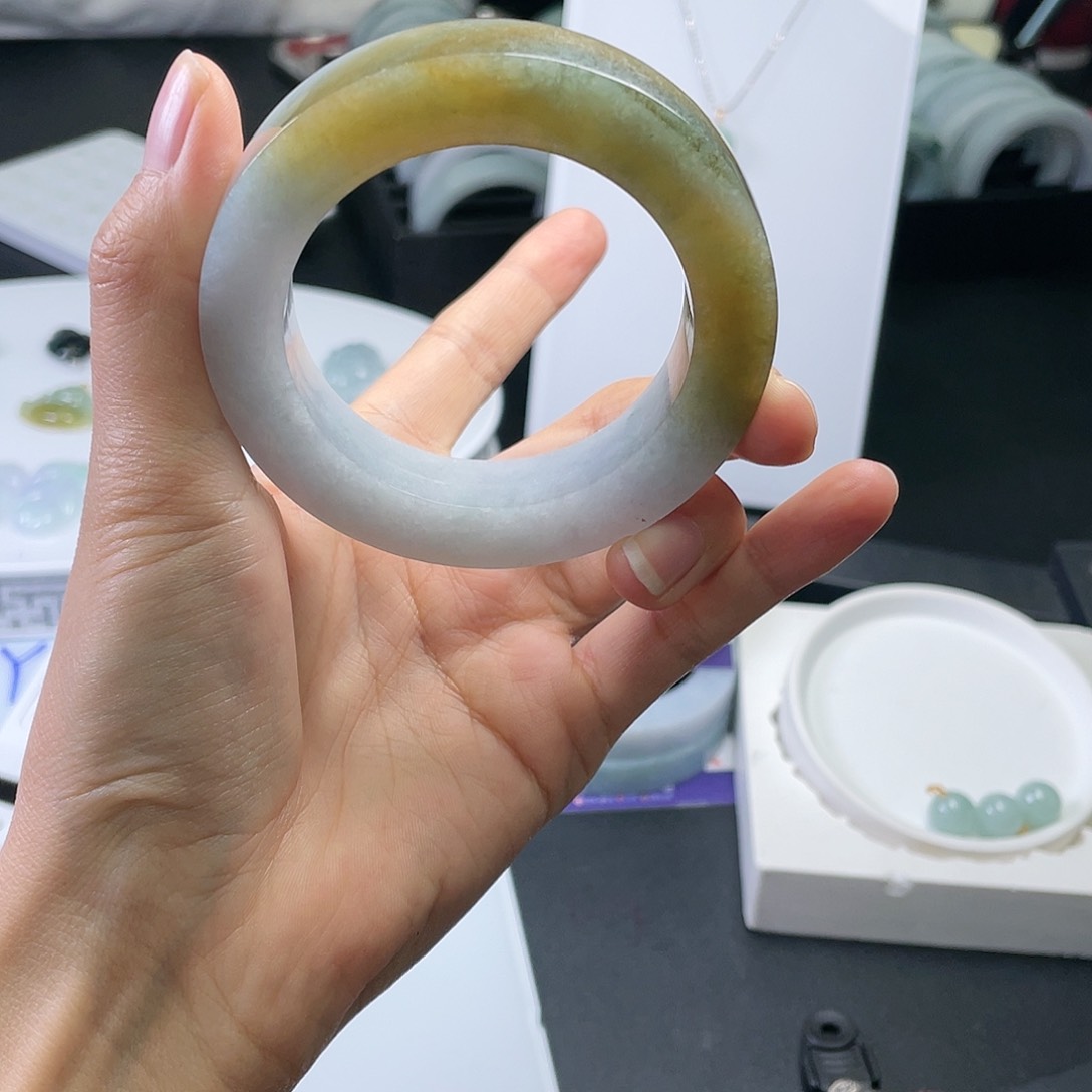 定制翡翠手镯未镶嵌?**?