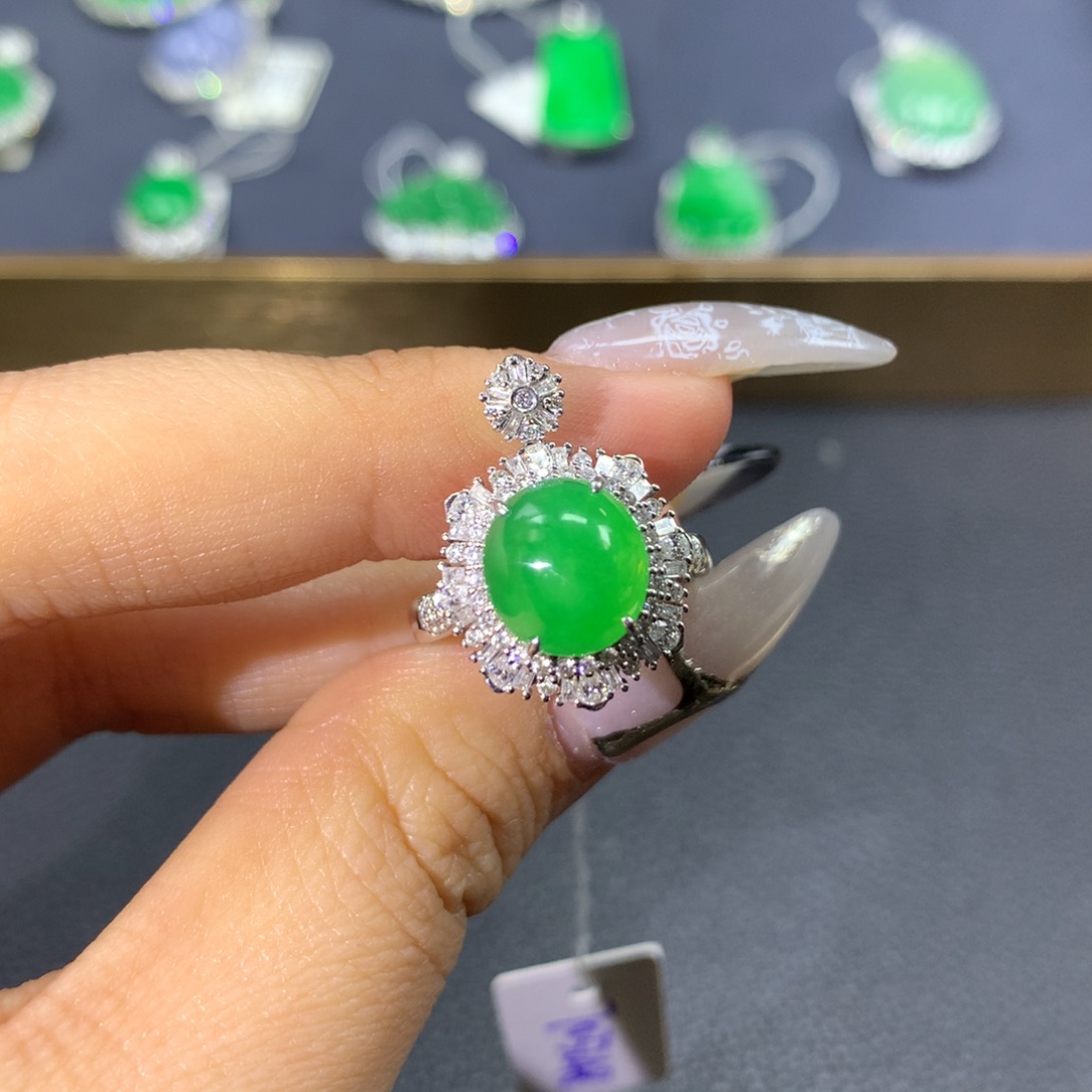 翡翠戒指18K金镶嵌翡翠