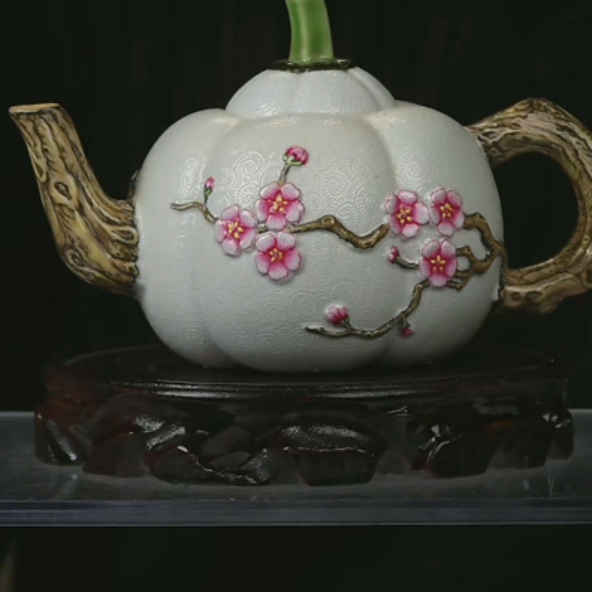 M仿生瓷折枝梅花南瓜执壶