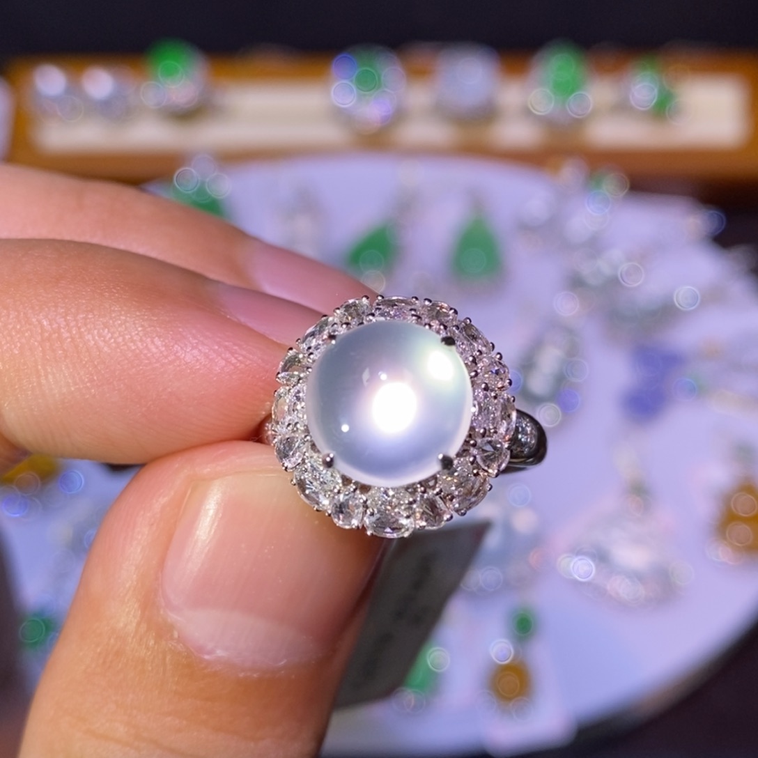 【闪购商品】颈饰18K金镶嵌翡翠