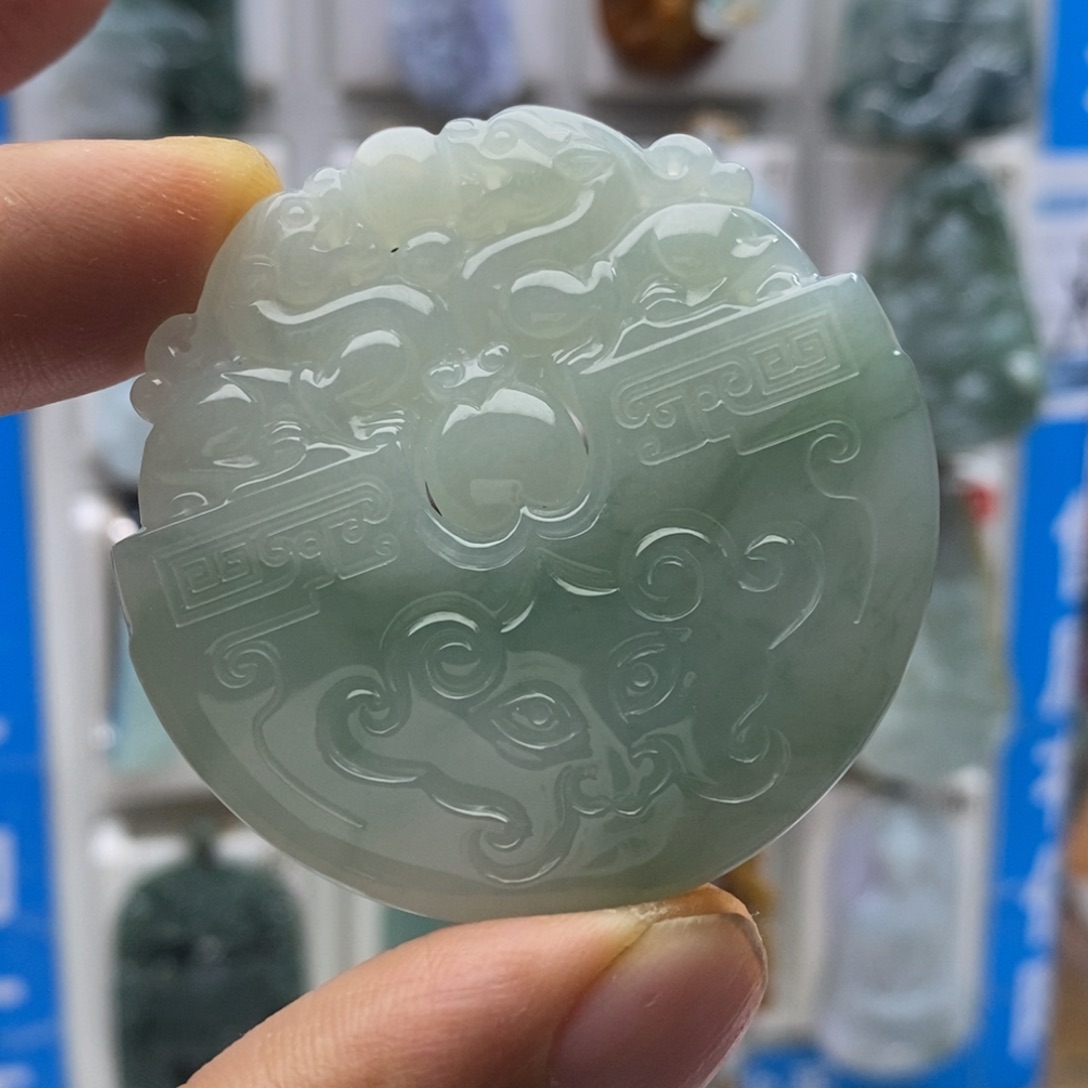 翡翠颈饰未镶嵌麒麟