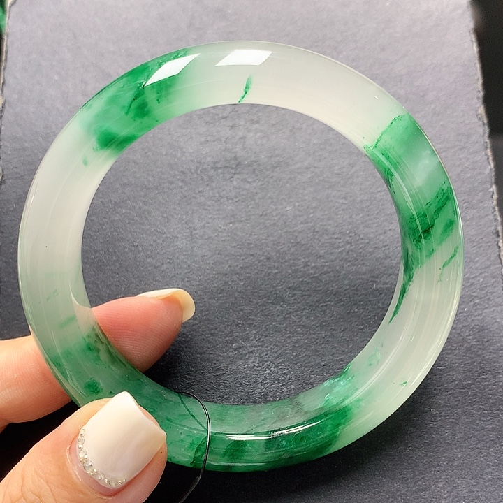 未镶嵌手镯石英质玉