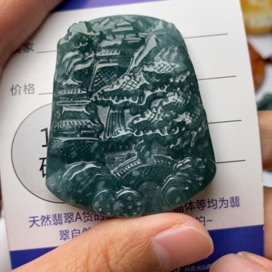 翡翠颈饰未镶嵌翡翠