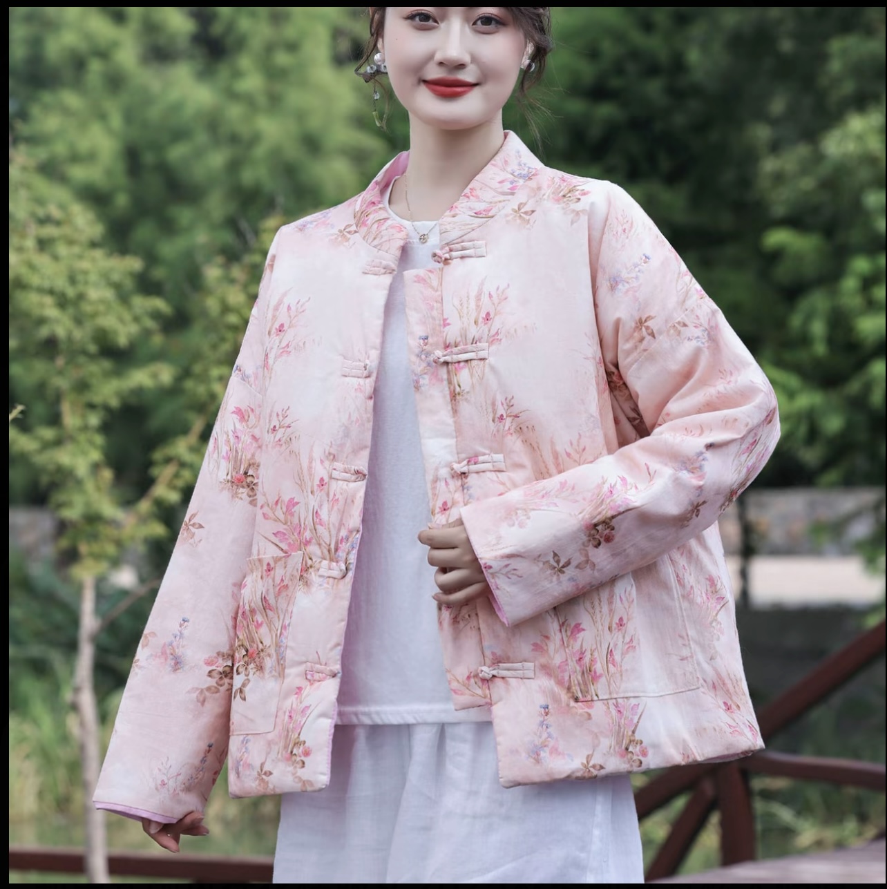 新中式爆款女款轻奢大气亲肤舒适绣花秋冬立领提花棉服