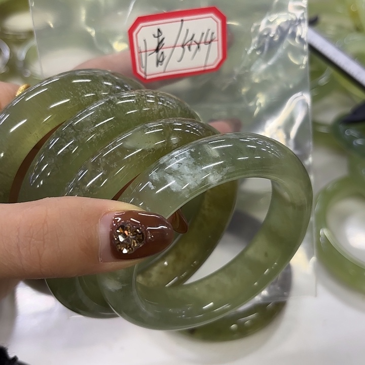 小***情蛇纹石玉未镶嵌岫玉手镯