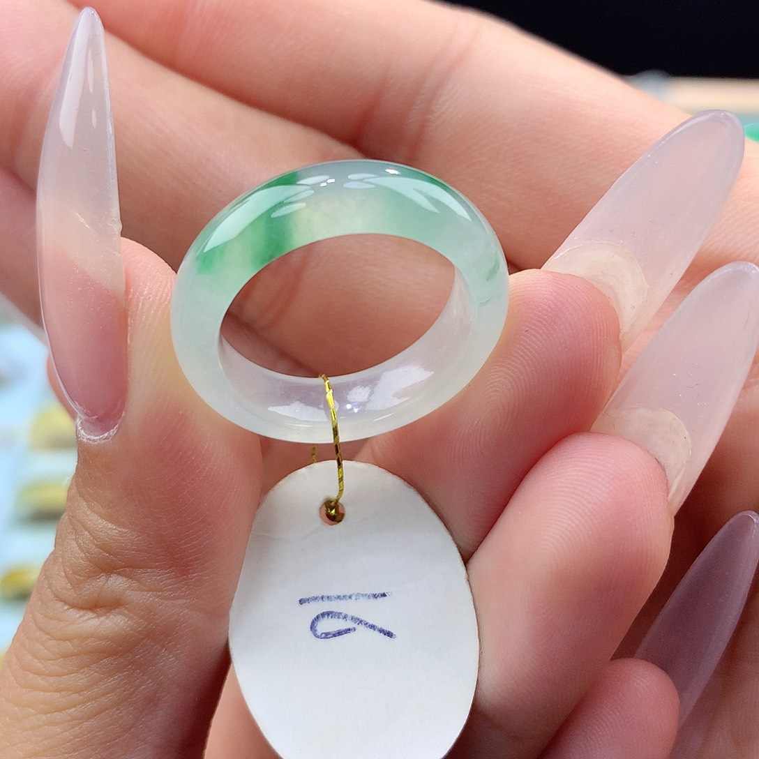 翡翠戒指未镶嵌16圈