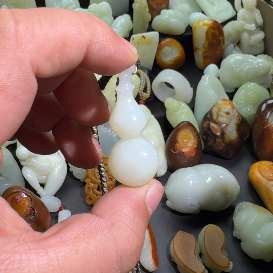 和田玉颈饰未镶嵌