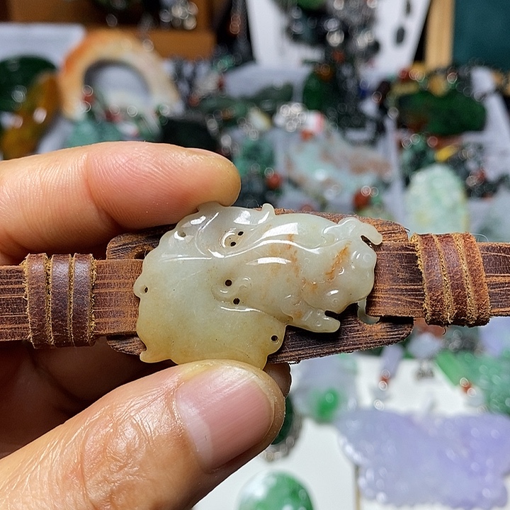 翡翠未镶嵌吊坠(赠链)