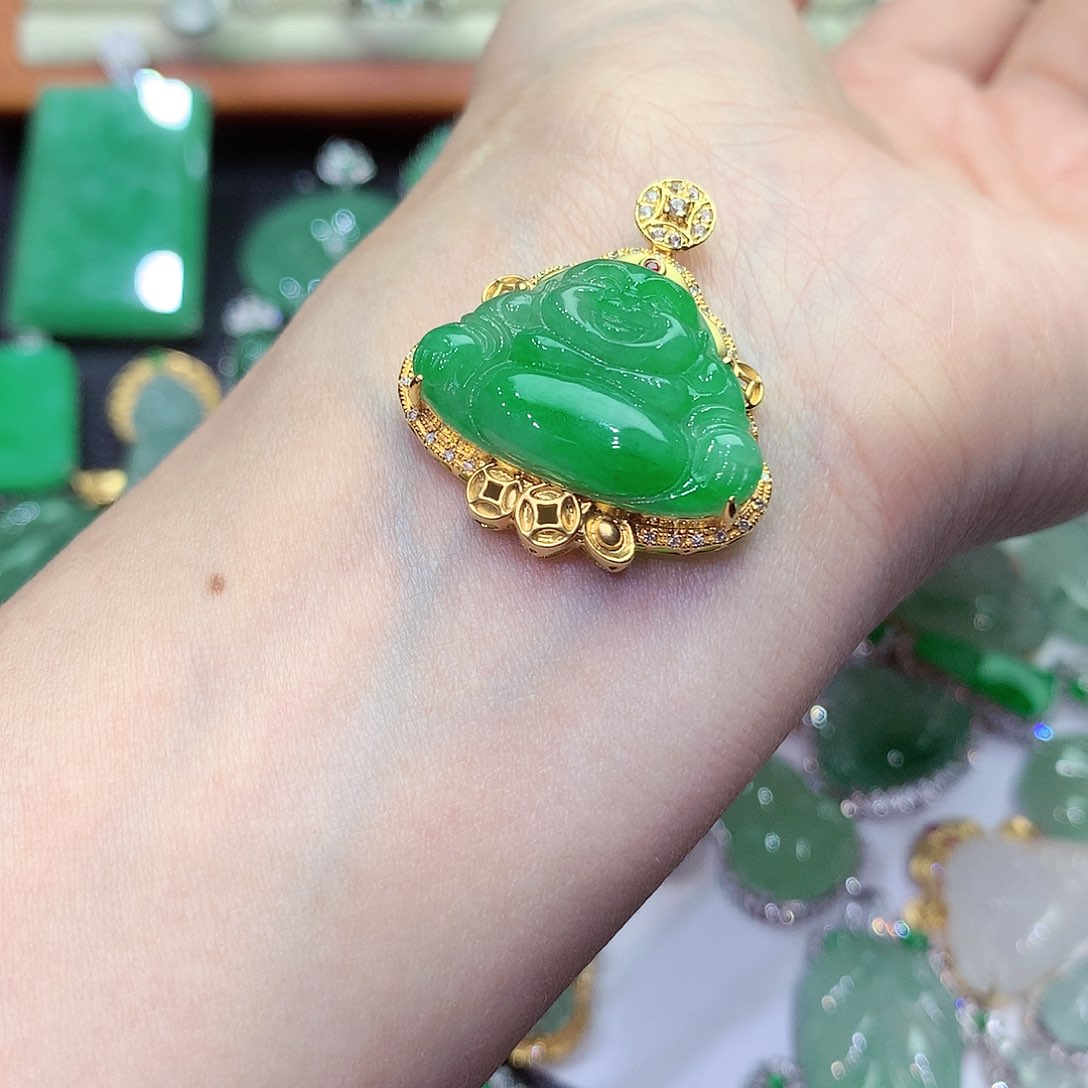 翡翠吊坠(不含链)18K金镶嵌音**.