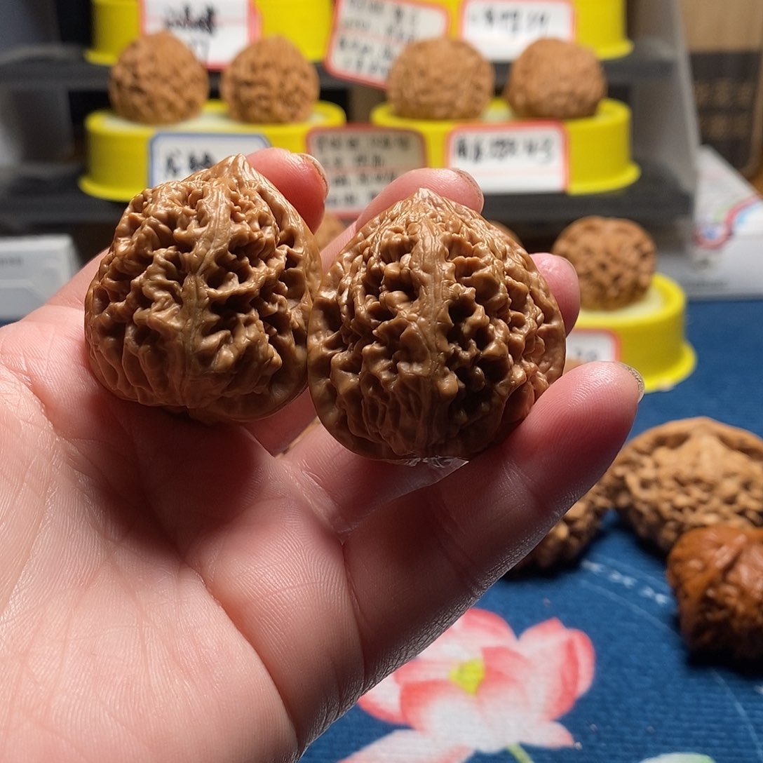 文玩核桃吊坠。*凤凰台