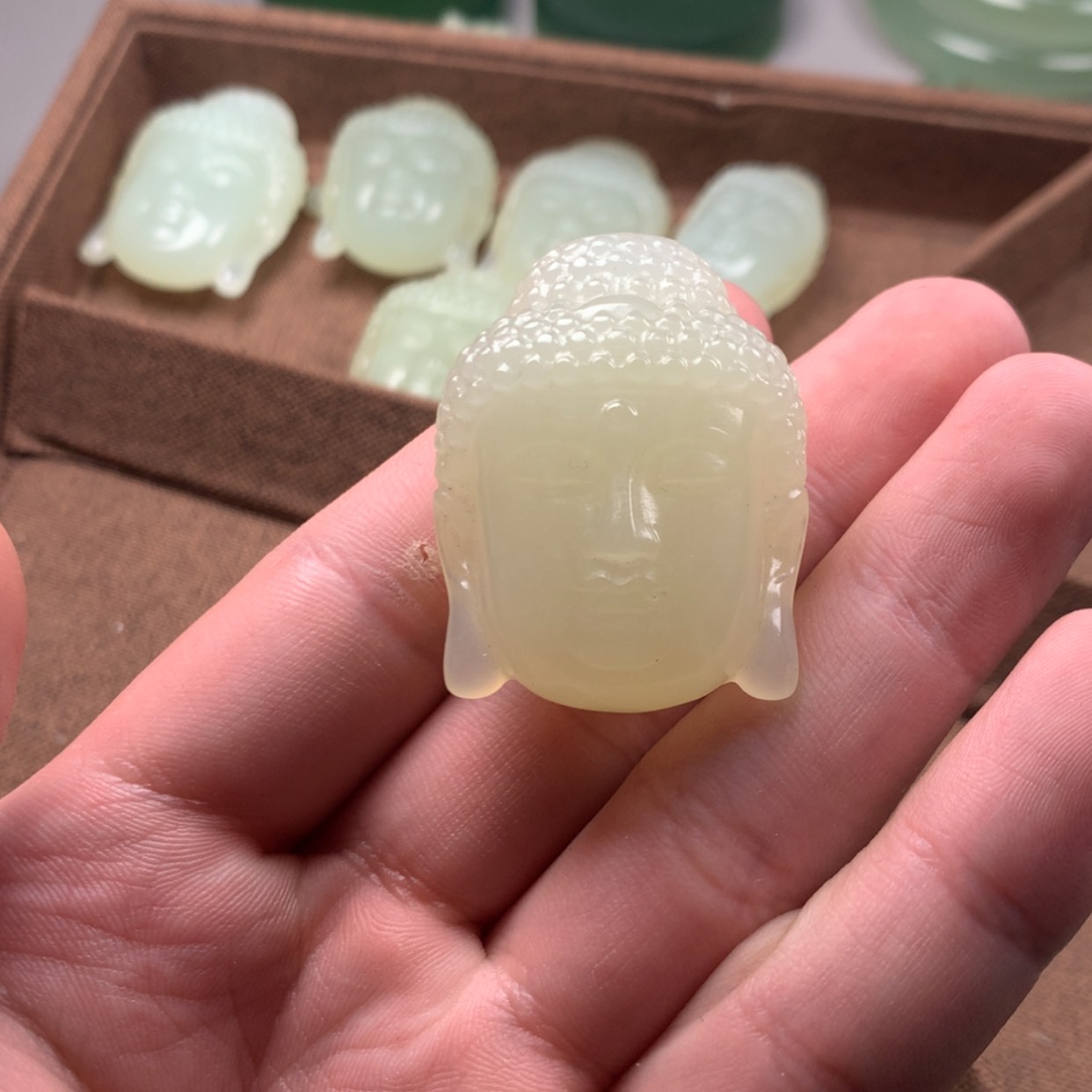 【闪购商品】蛇纹石玉未镶嵌岫玉瑕静****！