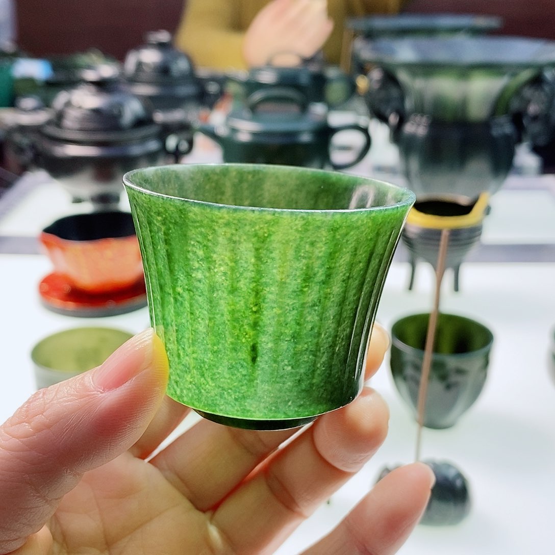 和田玉（青玉）摆件未镶嵌微瑕