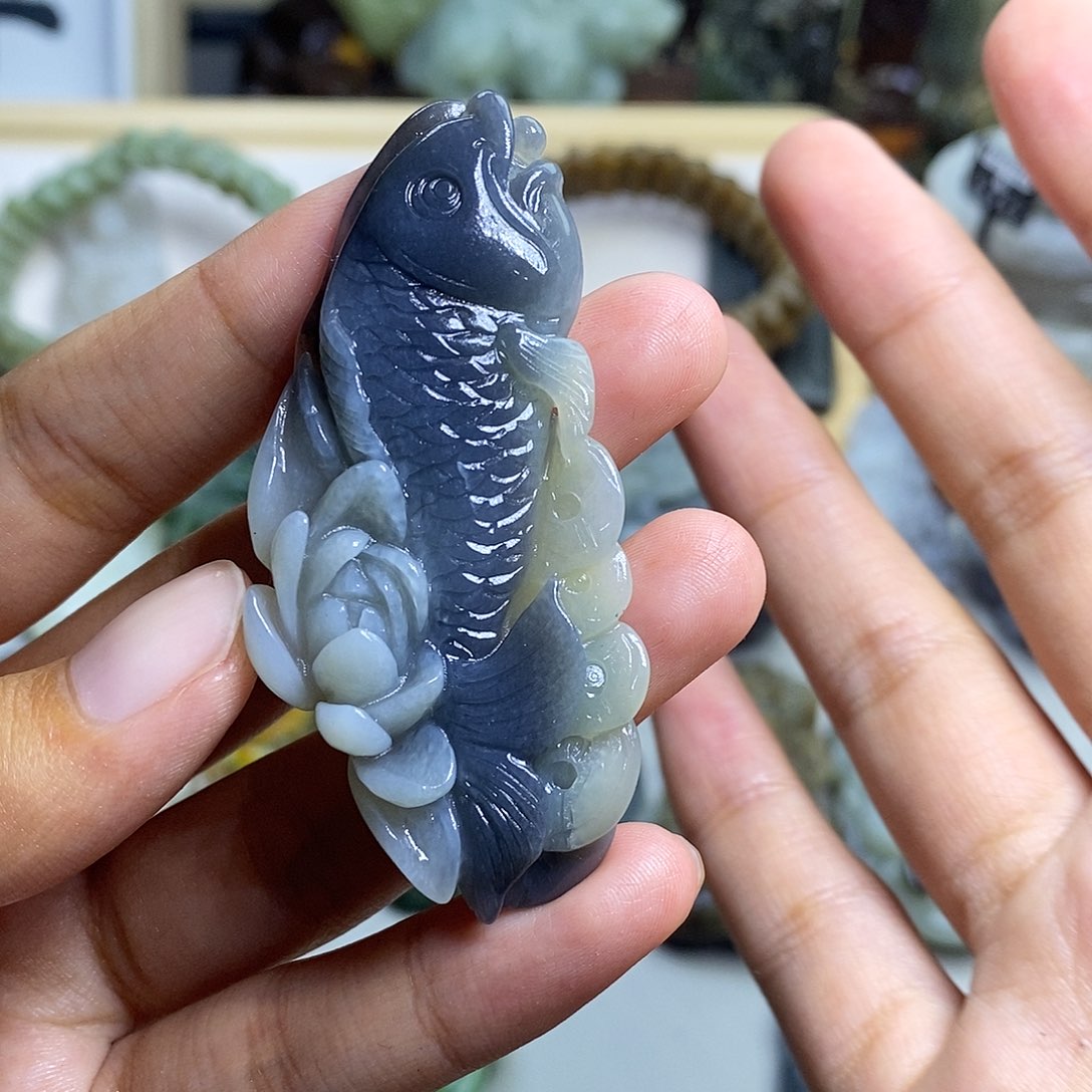 和田玉未镶嵌颈饰仨*