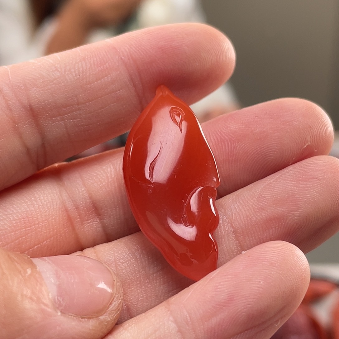 南红玛瑙吊坠未镶嵌