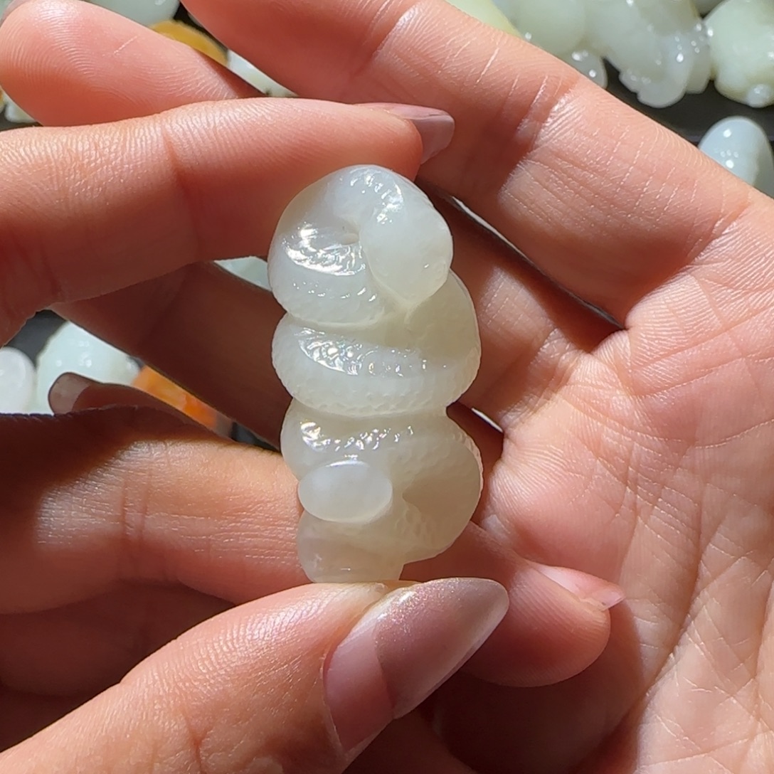 简***吃和田玉未镶嵌颈饰