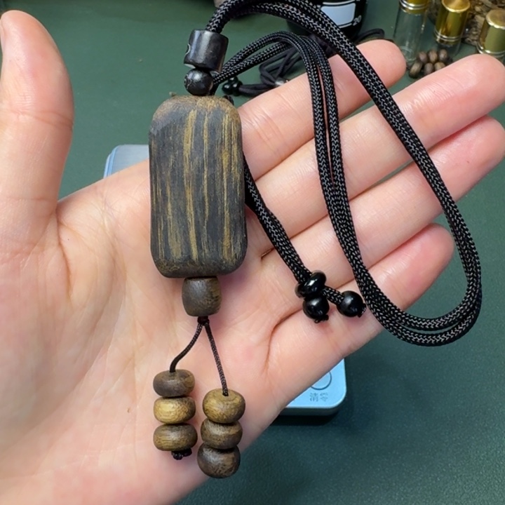 沉香手把件海南白棋牌牌老料6.5克