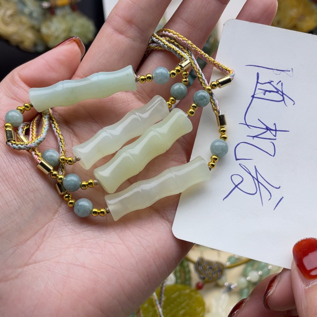 蛇纹石玉颈饰未镶嵌