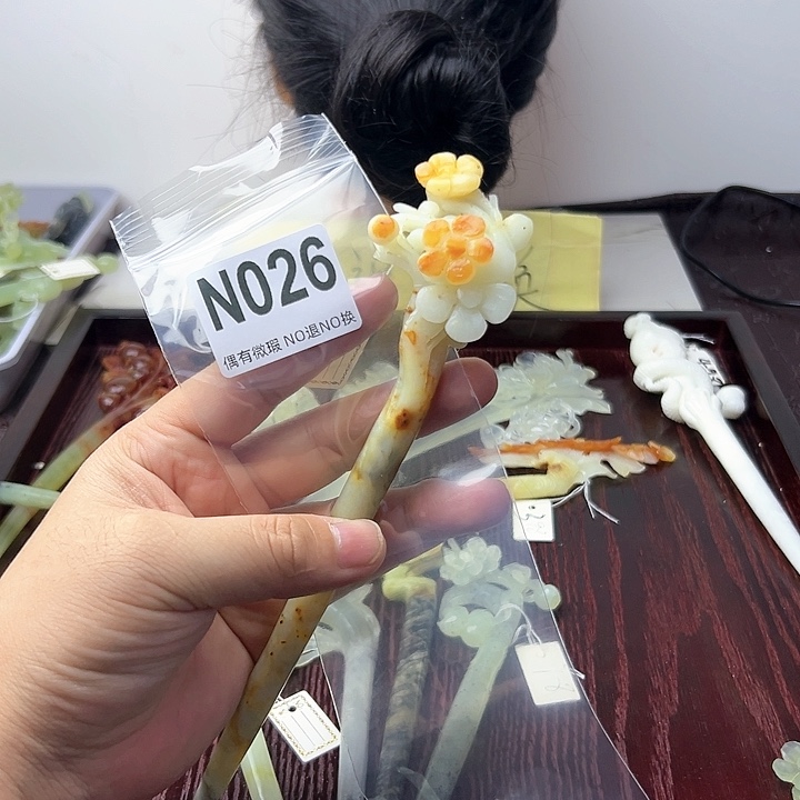 蛇纹石玉发饰合金小**师