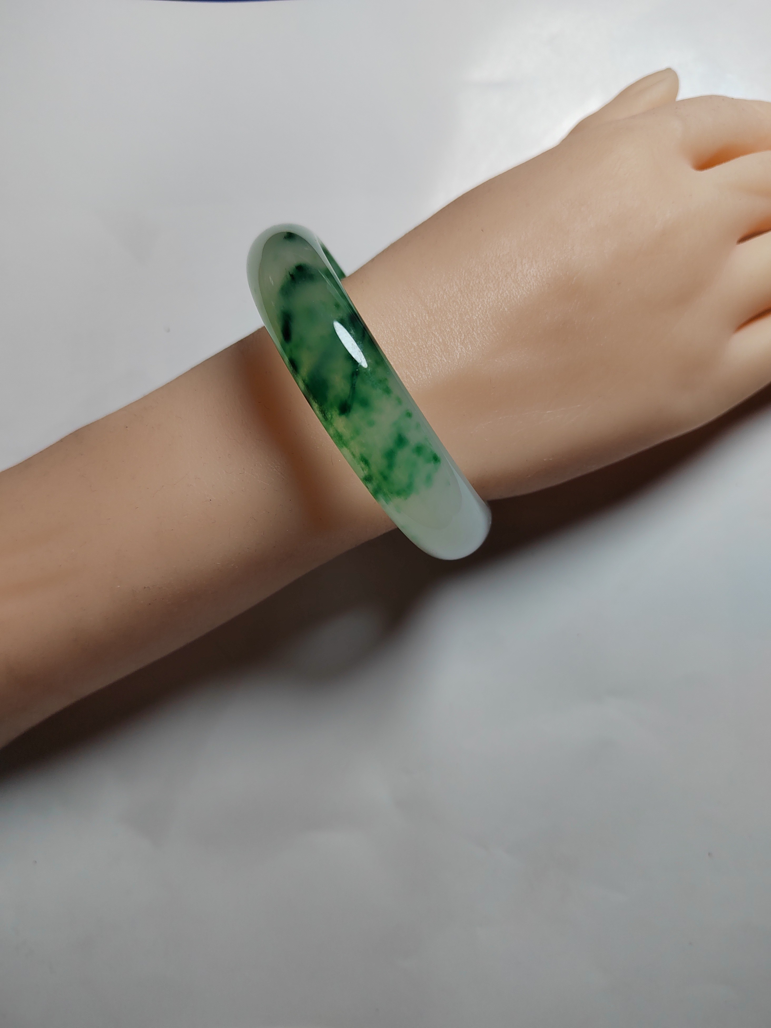 129号-60-61圈口-缅风飘花玉石玉手镯-正品保障