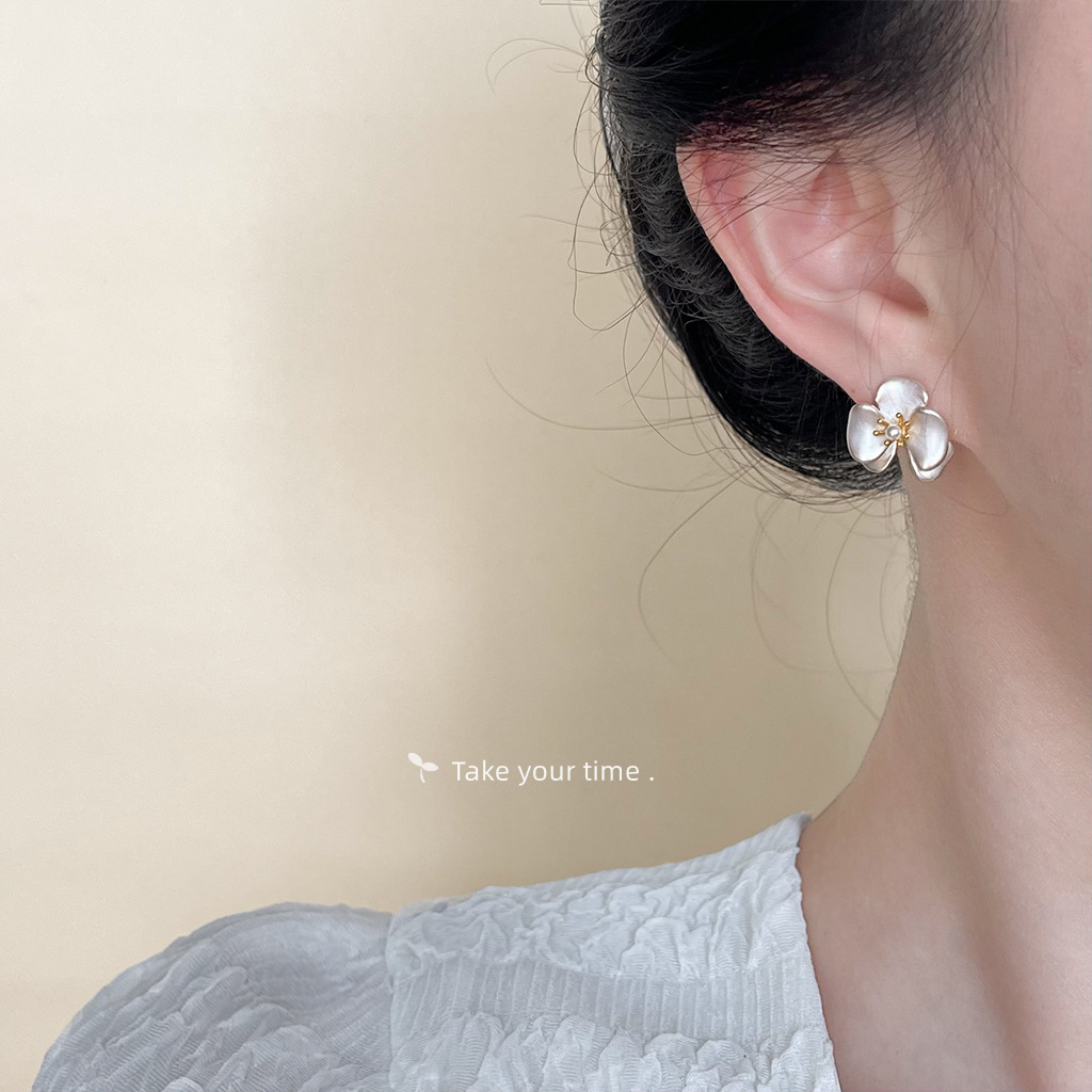 黄铜陶瓷耳饰 立体蝴蝶兰花朵镀14K新款耳钉女时尚通勤优雅气质2