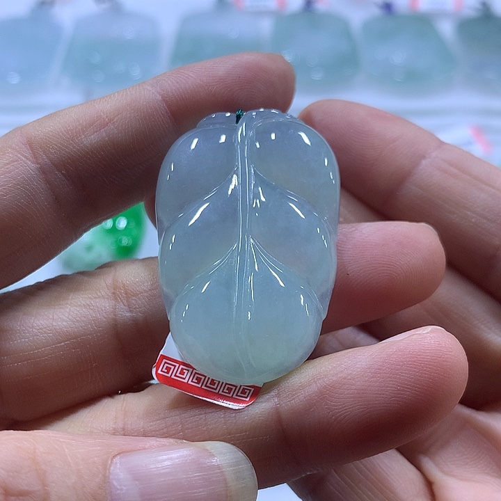 翡翠未镶嵌颈饰乀