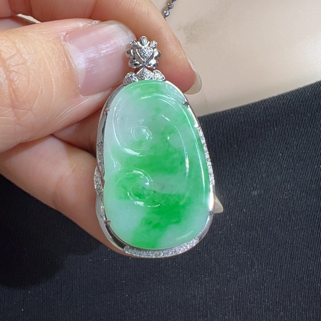 翡翠吊坠(不含链)18K金镶嵌