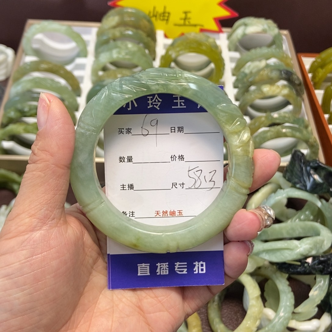 蛇纹石玉手镯未镶嵌