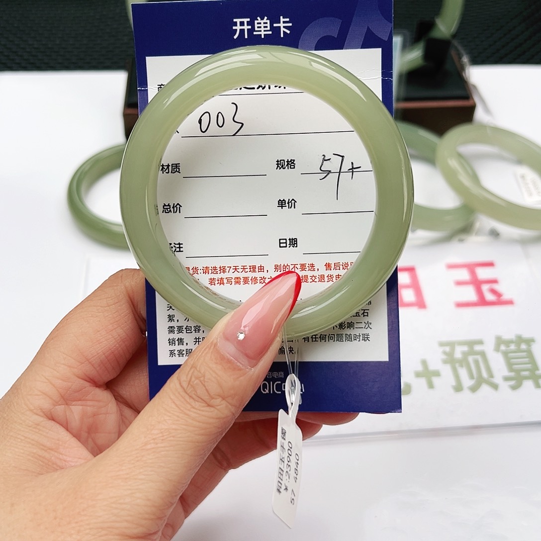 和田玉手镯未镶嵌