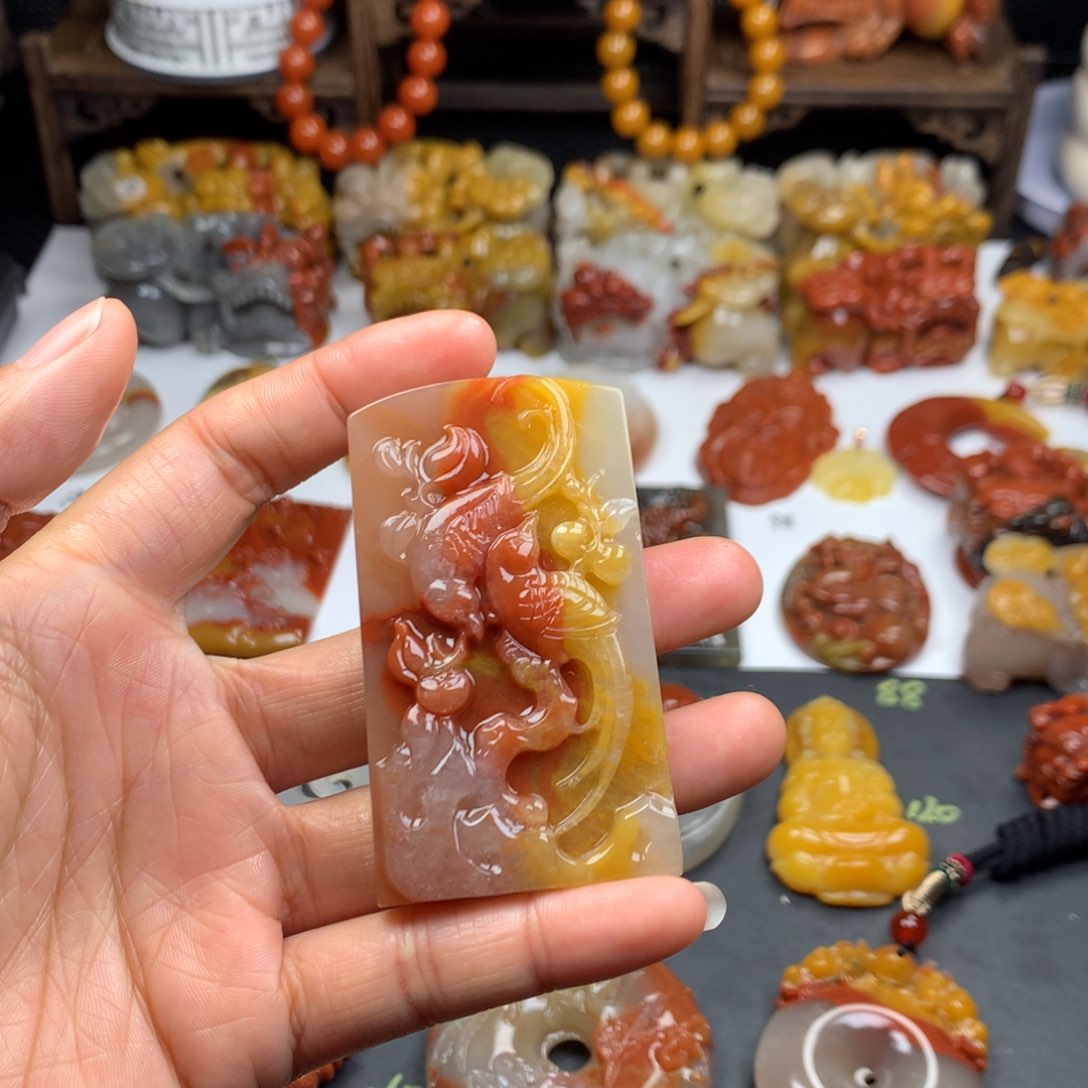 石英质玉（黄龙玉）挂件未镶嵌