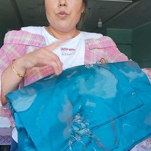 棉质花大床4件套颜色不一样。