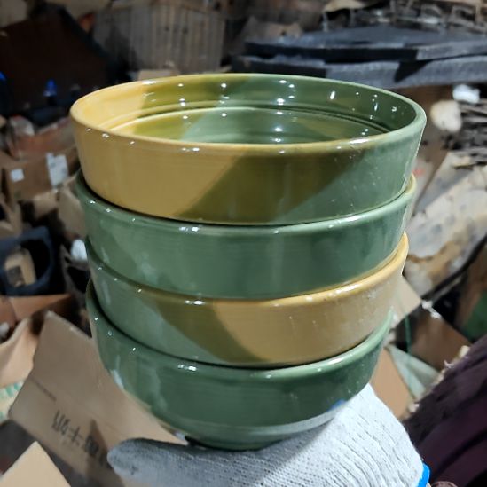 绿泥盘子碗茶壶啥都有