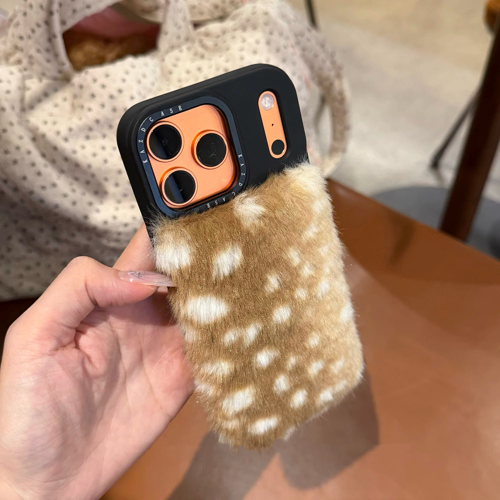 高级感秋冬豹纹毛绒适用于苹果17promax手机壳保护套16可爱少女15