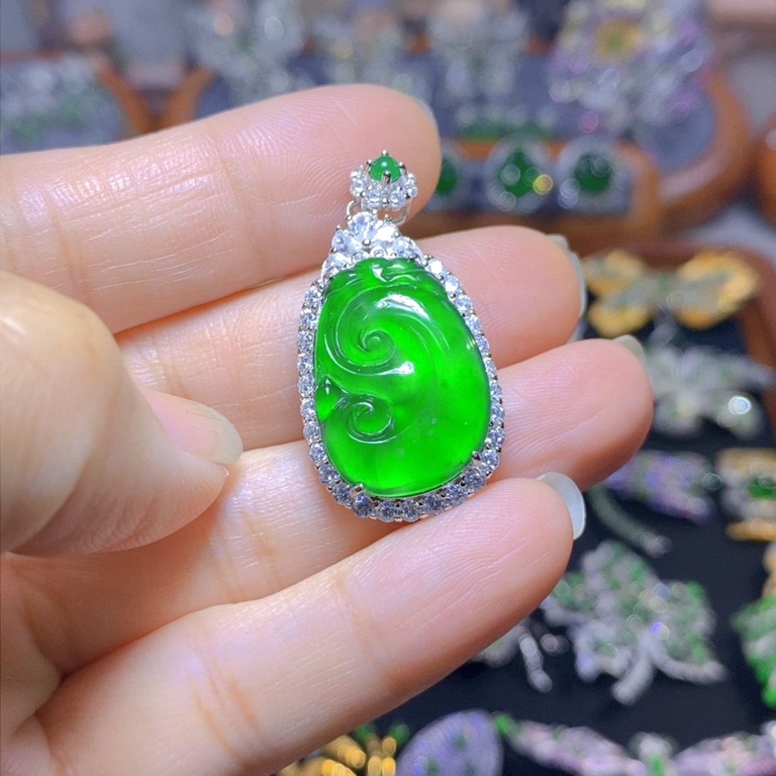 翡翠颈饰银S925镶嵌天然翡翠